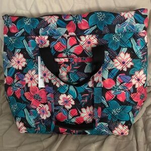 NWT Lug Ferry in Resort World Black